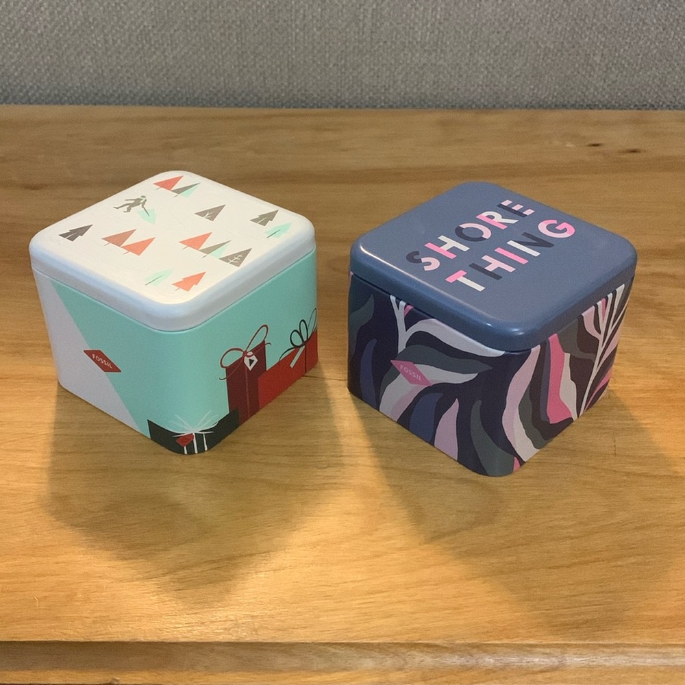 Fossil containers